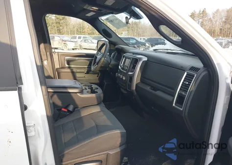 2021 Ram 1500 Classic Warlock 4X4 6'4 Box z USA, uszkodzony, nr VIN 1C6RR7GG1MS562080